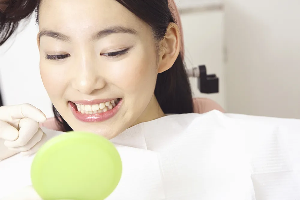自然な笑顔がこぼれる美しい口元に